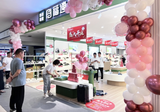 賀：福連升休閑鞋湖南長沙東方悅鄰mall新店開業(yè)！
