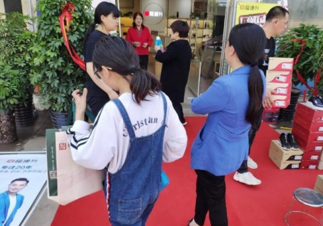 賀：福連升河南鄭州郭店鎮(zhèn)老北京布鞋、休閑鞋專賣店正式開業(yè)！